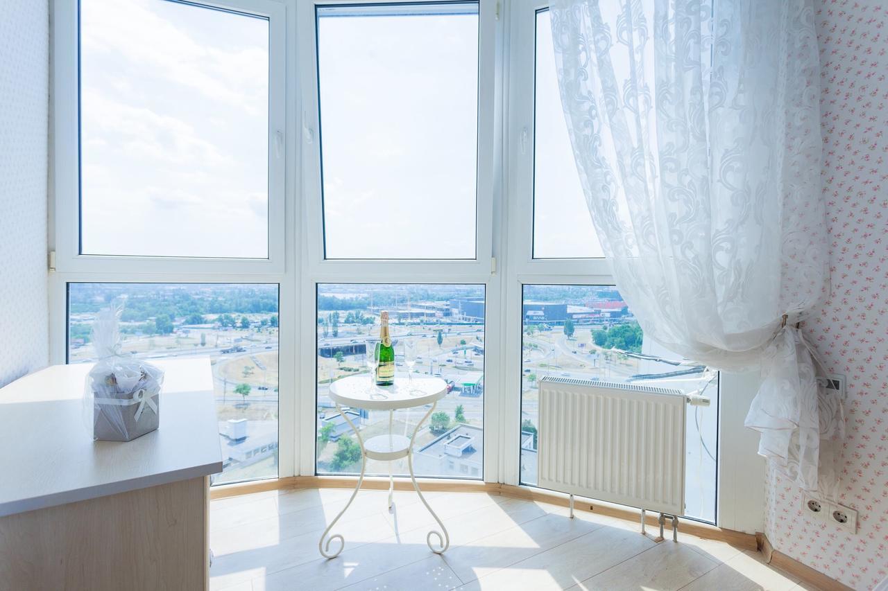 Stylish Views Apartments In The Parasol. Parus .Obolonskaya Embankment Kiew Exterior foto